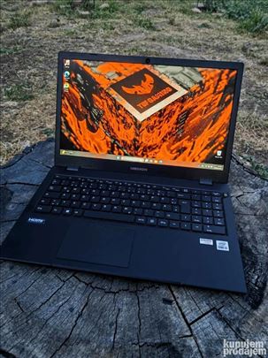Vrhunski medion i5-10210U 8gb ram M.2 250gb