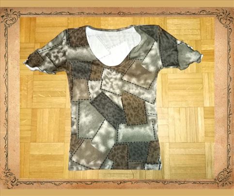 Zelena majica interesantan dezen