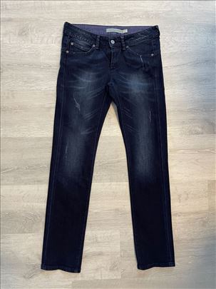 Farmerke red.br.1 Calvin Klein velicina 27-30, uvo