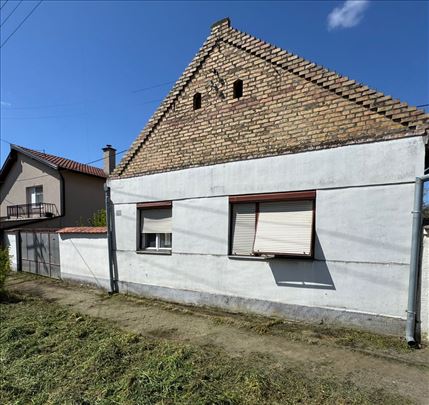 Kuća sa dvorištem u Obrovcu