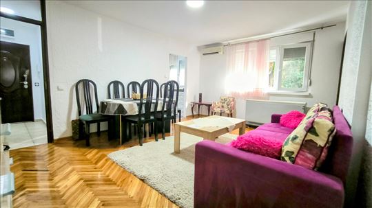 Novi Beograd, 3.0,Sređen,Potpuno namešten,Bez buke