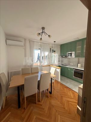 Pančevo Centar - stan preko puta hotela Kutko