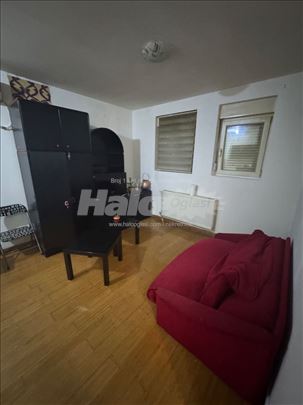 Stan u procesu renoviranja, komplet
