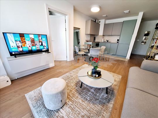 The One - odličan 3.0 stan sa garazom