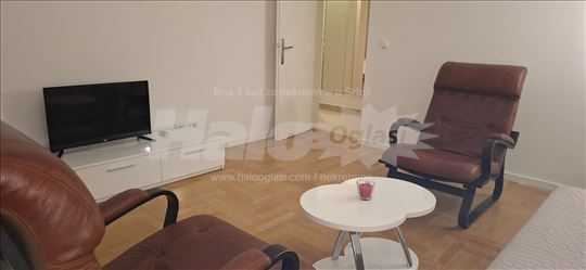 Banovo brdo 2.0 namesten - renoviran