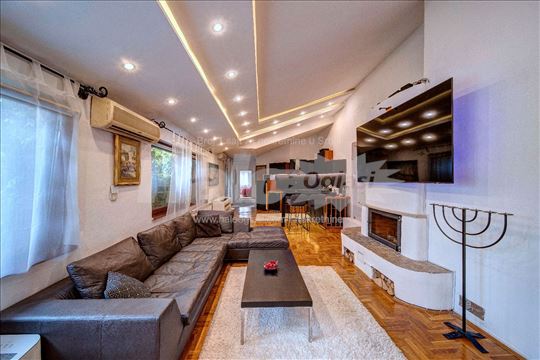 Centar Luksuzan stan 130 m2, renoviran 2023, 