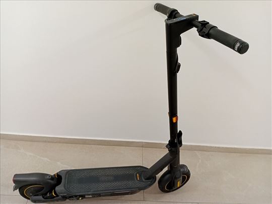 Električni trotinet Ninebot KickScooter