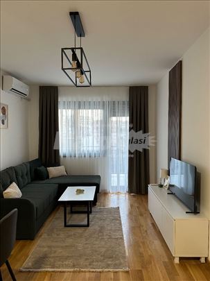 Izdavanje stana sa garažom Vukov spomenik