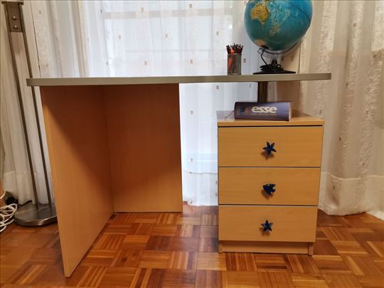 Komplet sto, fioke i orman