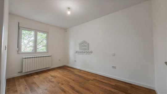 Luksuzan, Uknjižen, 2.5 na izuzetnoj lokaciji