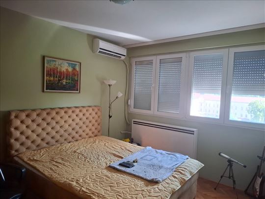 Prodaje se trosoban stan u Centru 