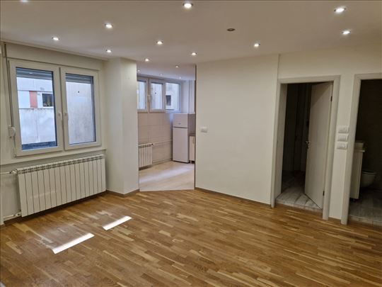 Renoviran, 2.5, kod Novog Merkatora, 55m2