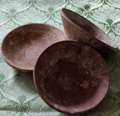 Autentični starinski glineni tanjiri  
