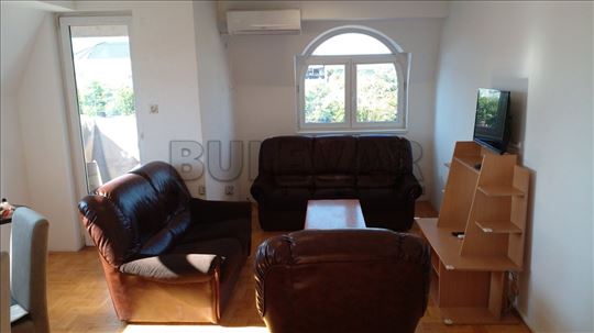 Izdaje se odličan stan u strogom centru, 70m2