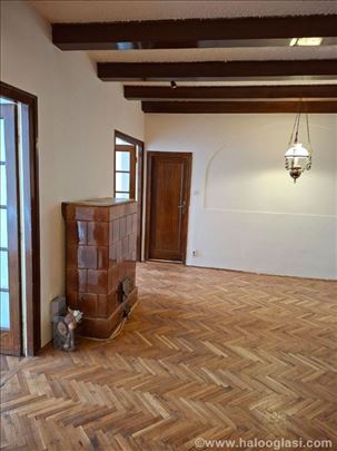 Izuzetan salonac u blizini Ekonomskog fakulteta