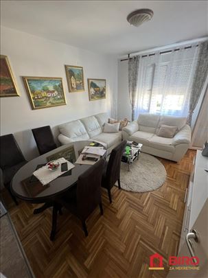  jednoiposoban stan  na Bul. patrijarha Pavla 