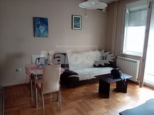 Jednoiposoban stan na Crvenom Krstu