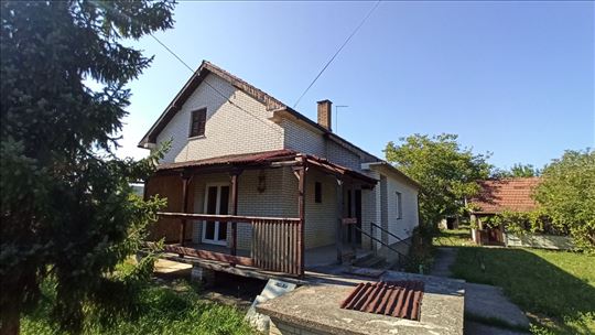 Kuća Boljevci 131m2+93m2 pomoćne, na 14.6 ari plac