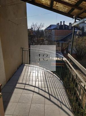 Prodaje Se Stan Na Grbavici - Visoki Plafoni Poput