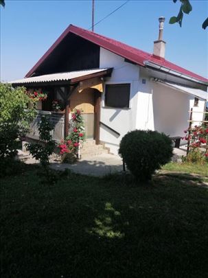 Vikend-kuća na predivnom placu, 20ari, keš kupci