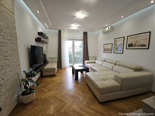 Voždovac 2-Level House with Garage & Garden