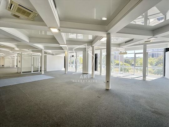 Blok 63, poslovni prostor, mereno 700m2 ID#12314