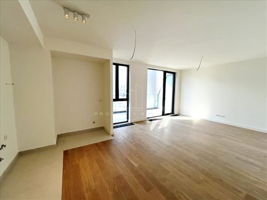 BW Eterna, dvostran, odmah useljiv ID#4130