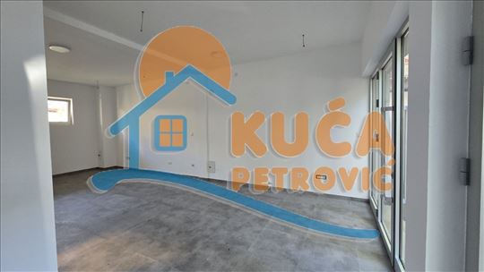 Izdaje se ulični lokal u centru, 40m2