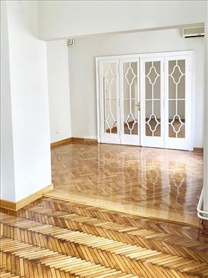 Knez Mihailova, salonac, lux, deljiv u dve jedinic