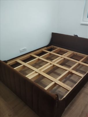 Krevet sa dusekom na prodaju.