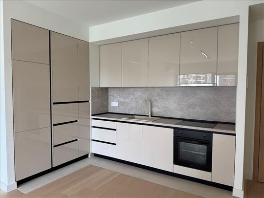 Pogled na park, 3 BR, terasa, garaza