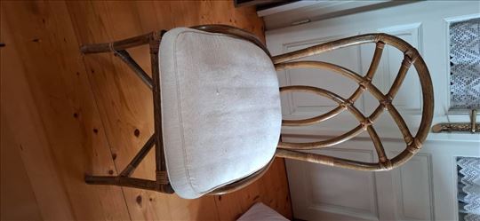 šest stolica od bambusa