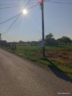 Bečmen 16,5 ari u građevinskoj zoni