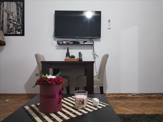 Blizu Hrama, Garsonjera, Novo