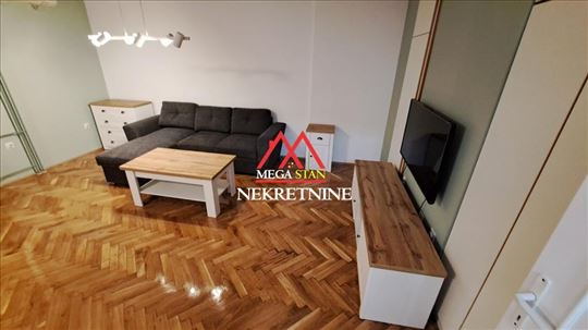 Cetvorosoban stan - 103m2 - Centar 