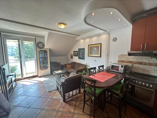 Fantastična lokacija! Kolo Srpskih Sestara! 