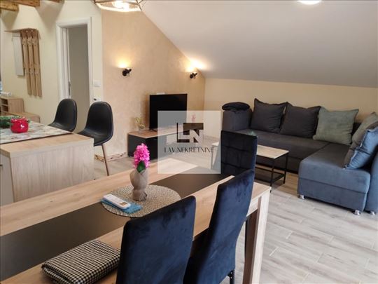 Izdaje se moderno opremljen stan