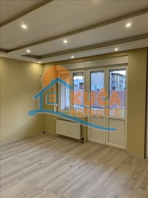 Izdaje se poslovni prostor, pesacka zona, Obrenovi