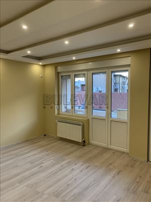 Izdaje se poslovni prostor, pesacka zona, Obrenovi