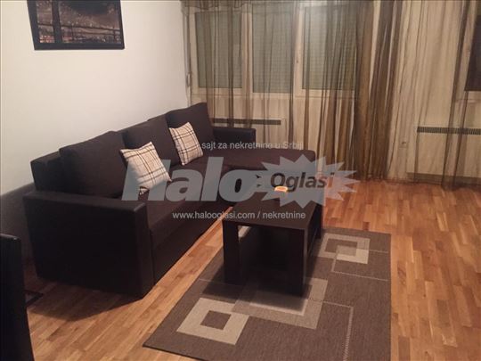 Izdajem namesten stan u Brace Jerkovic Duplex