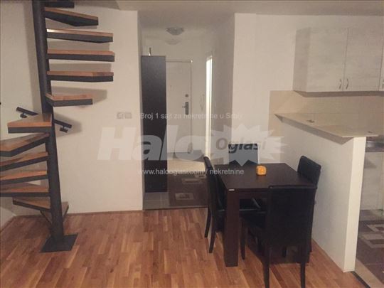 Izdajem namesten stan u Brace Jerkovic Duplex