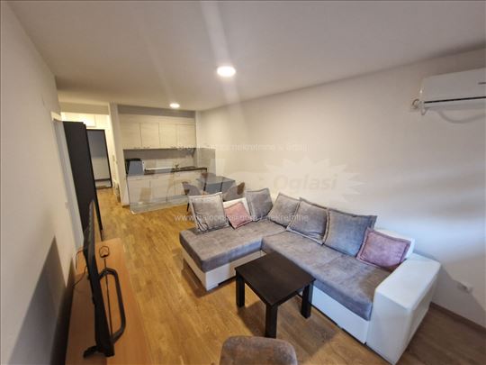 Izdajem stan u centru grada