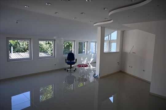 Lekino brdo,5.0,sa dvorištem,LUX