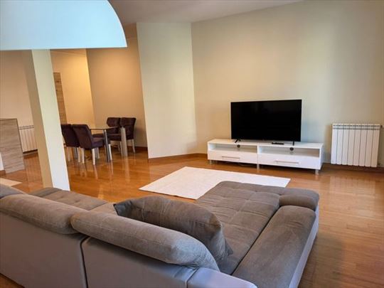 Lep, moderan stan, Dedinje, parking, ID 3666