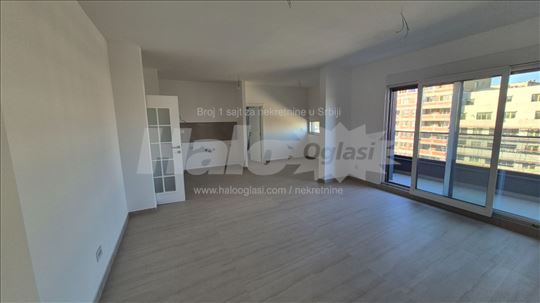 Nov, odmah useljiv stan, može na kredit banke