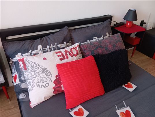 Red&Black Apartman za parove u Senti