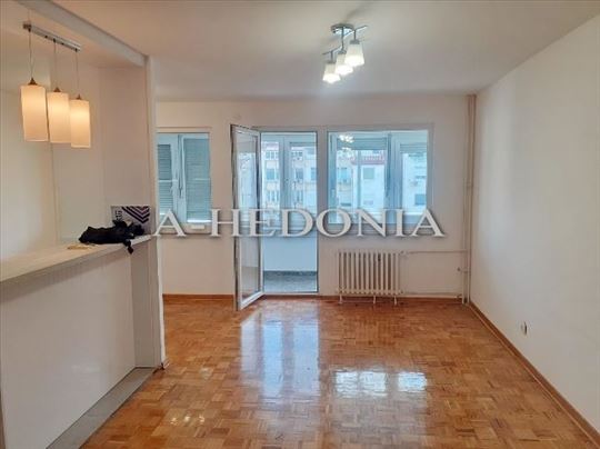 Blok 72, 2.5, renoviran, prazan, odmah useljiv