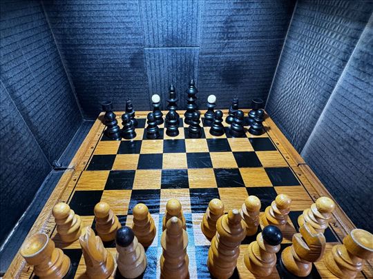 Nov šah – očuvan, kao nov, malo korišćen, figure p