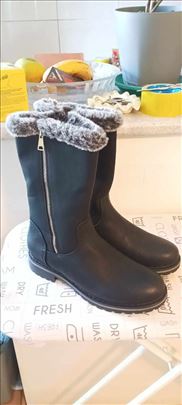 Nove cizme Lusso,velicina 41 ili 26 cm