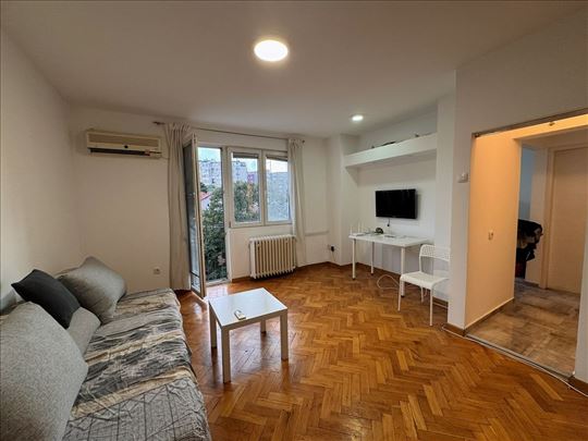 Prodaja 1.0 stana, kod Autokomande,renoviran, 31m2